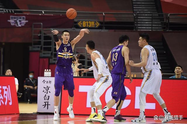 广厦男篮火力全开，横扫对手取胜